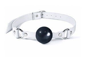Кляп силиконовый Feral Feelings Silicon Ball Gag White/Black, белый ремень, черный шарик
