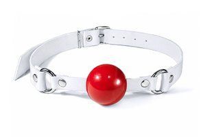 Кляп силиконовый Feral Feelings Silicon Ball Gag White/Red, белый ремень, красный шарик
