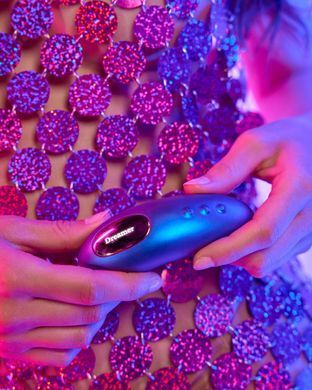 Вакуумный клиторальный стимулятор Love To Love DREAMER &ndash; IRIDESCENT NIGHT, ласки язычком, пульт
