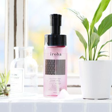 Пена для интимного ухода Iroha Intimate Wash Foam Type Damask Rose and Geranium 150 мл