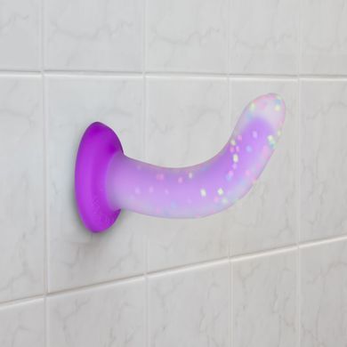 Светящийся в темноте фаллоимитатор ADDICTION Rave 8&Prime; Glow in the Dark Dildo Purple Confetti , 20,3 см