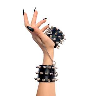 Наручники с шипами Art of Sex - Rose Spiked Leather Handcuffs, натуральная кожа